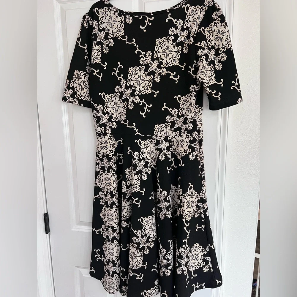 LulaRoe Nicole Elegant Collection with Matching Tights, jewelry, & belt - Picture 5 of 16